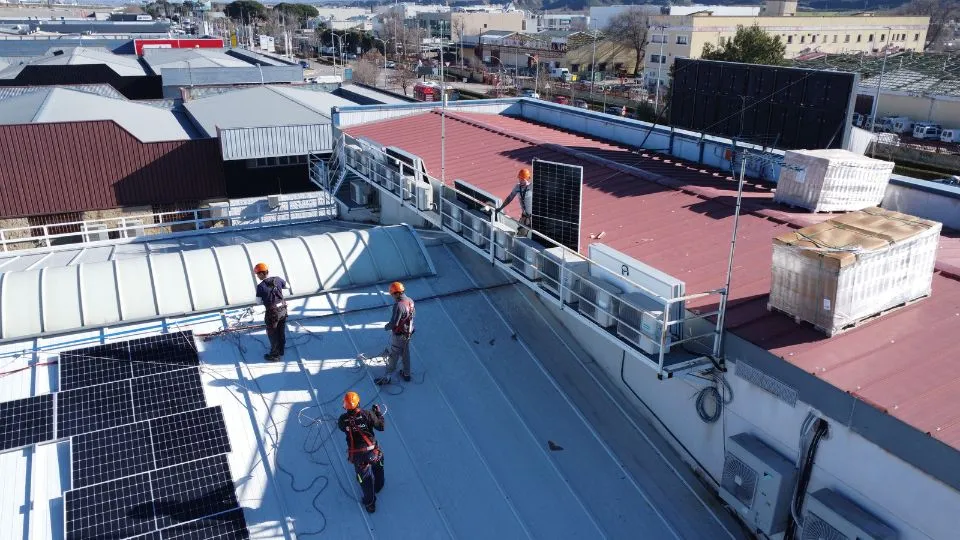 Equipo de instaladores propio de Lumio