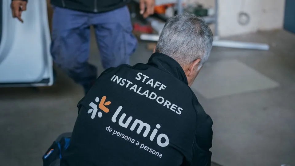 Equipo de instaladores propio de Lumio