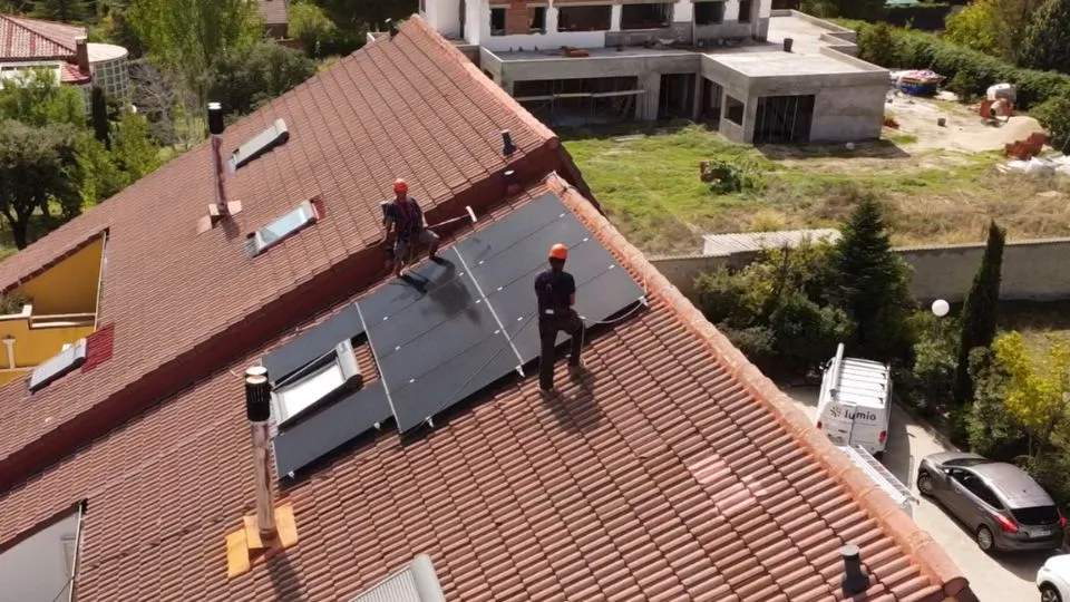Equipo de instaladores propio de Lumio