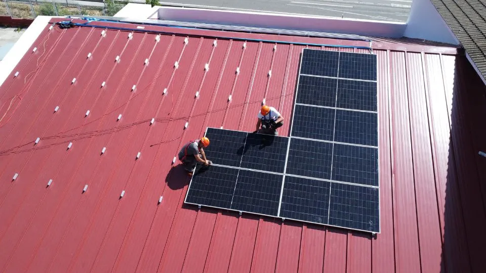 Equipo de instaladores propio de Lumio