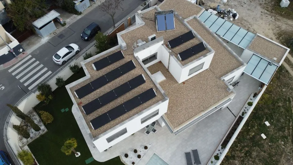 Instalación de placas solares llave en mano de Lumio