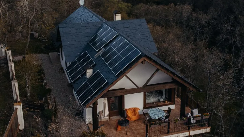 Instalación de placas solares llave en mano de Lumio
