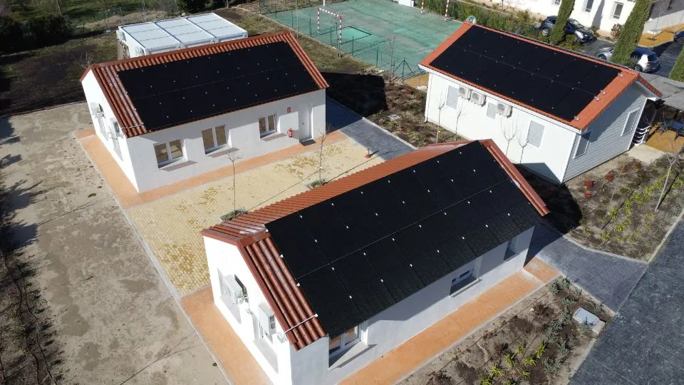 Instalación de placas solares llave en mano de Lumio