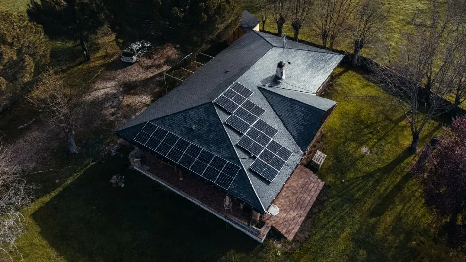 Instalación de placas solares llave en mano de Lumio